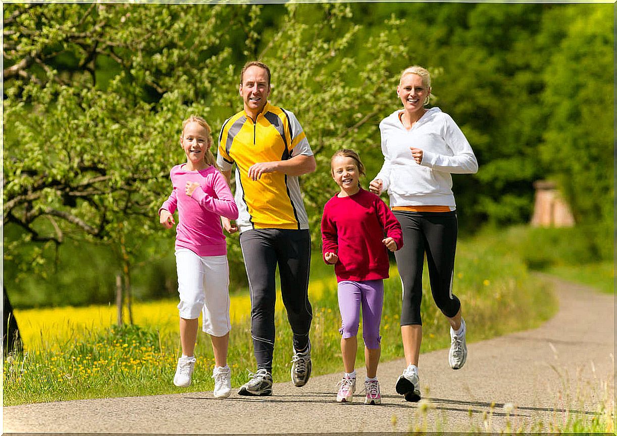 Family running through the park, activities to do as a family