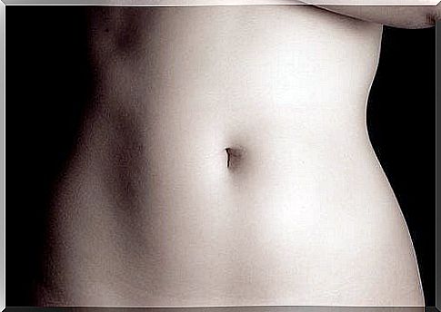 Belly of a woman at the level of the ovaries