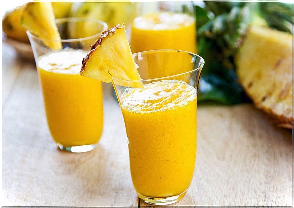 pineapple, ginger and turmeric smoothie