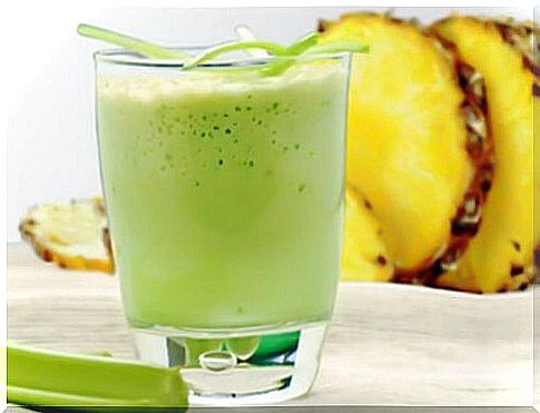 Pineapple and celery smoothie 