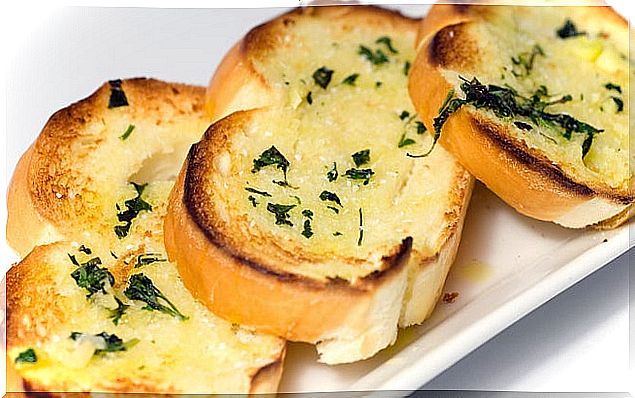 prepare-garlic-bread3