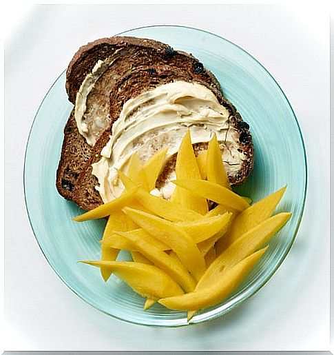 Toast-with-mango