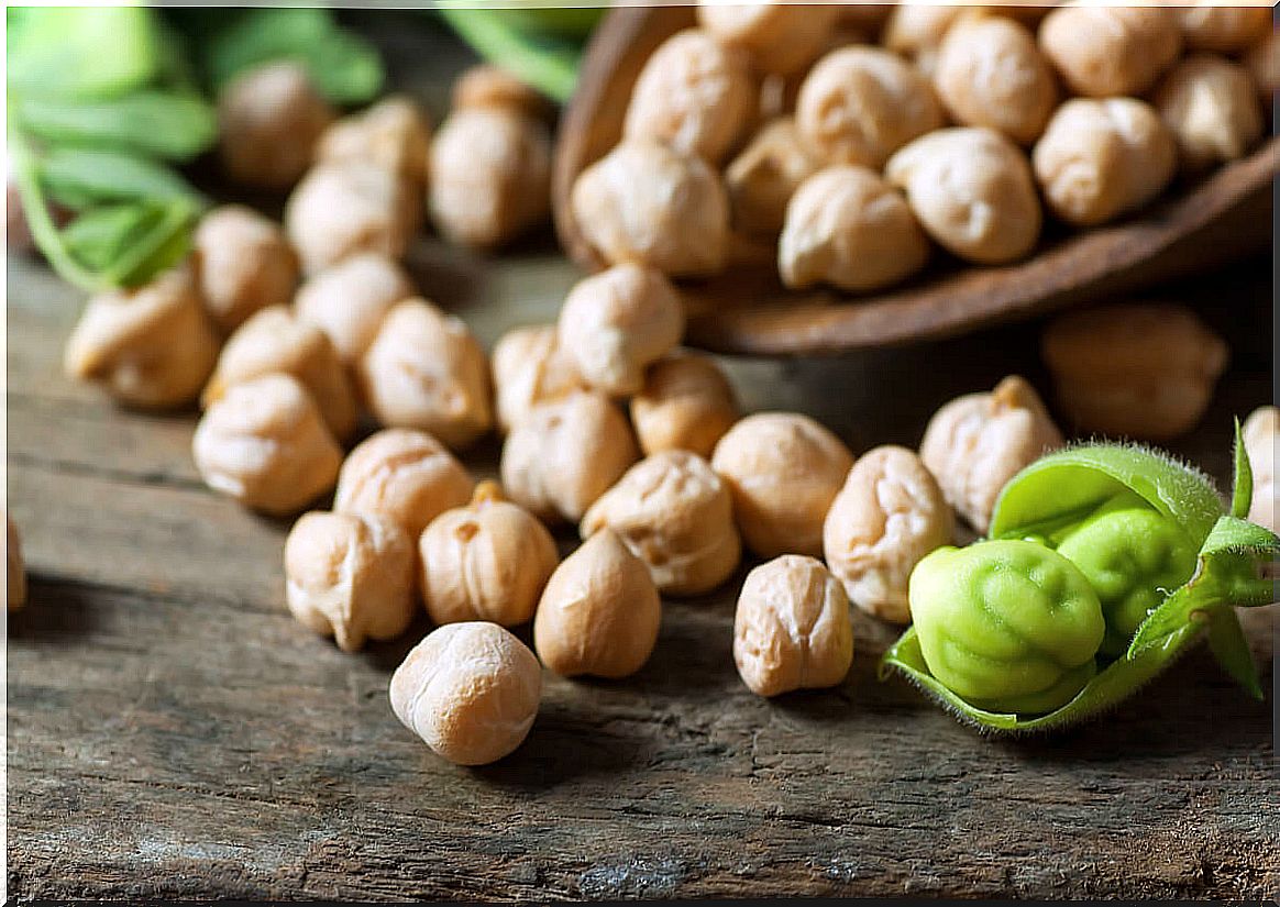 Chickpeas to mix with cod.