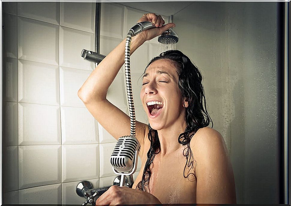 Do you sing in the shower?  Discover its benefits!