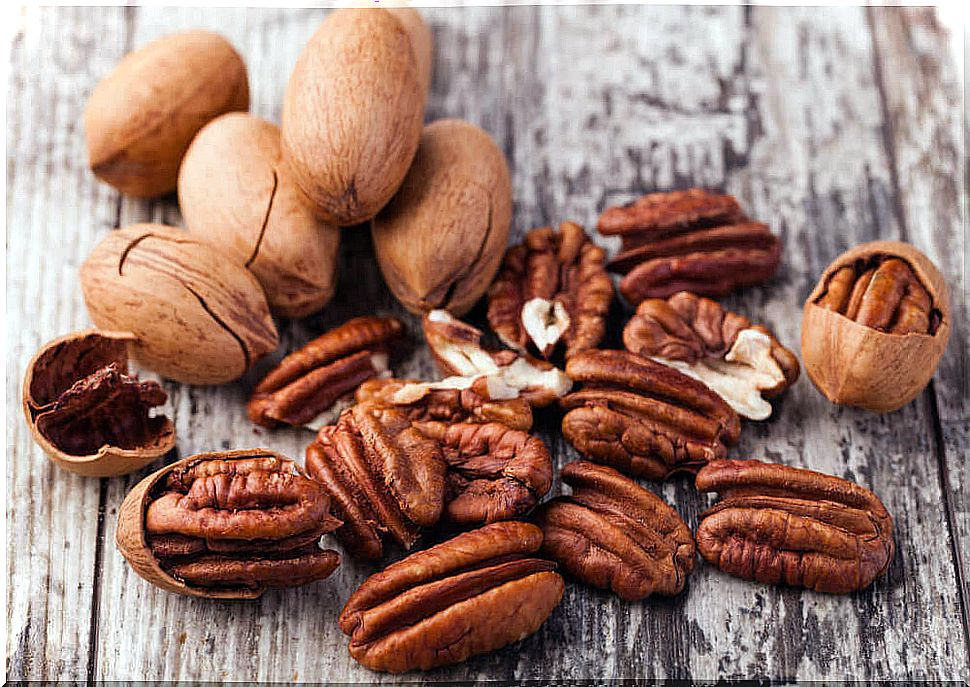 Foods to improve memory: Nuts.