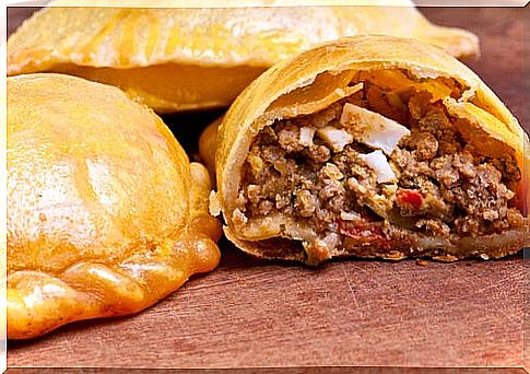 chilean-empanada-with-meat-and-egg