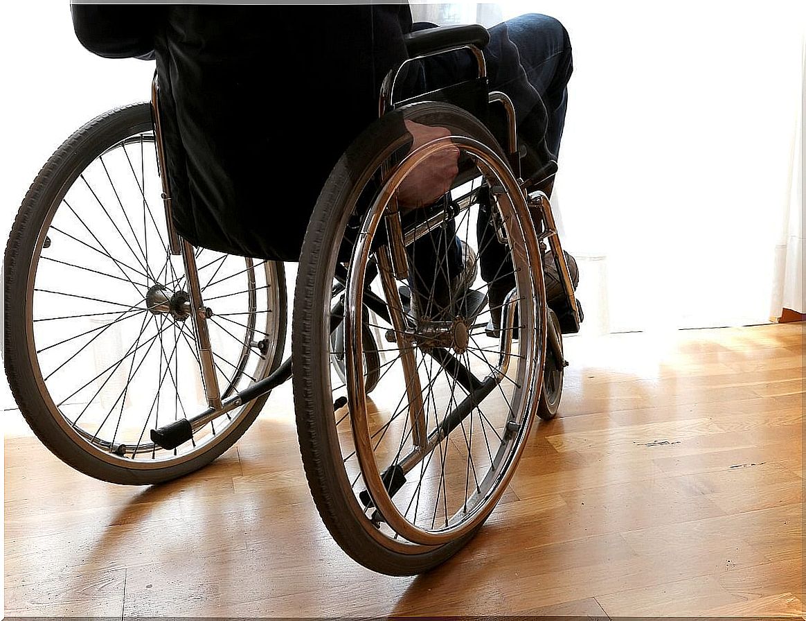 Multiple sclerosis patient who loses mobility.