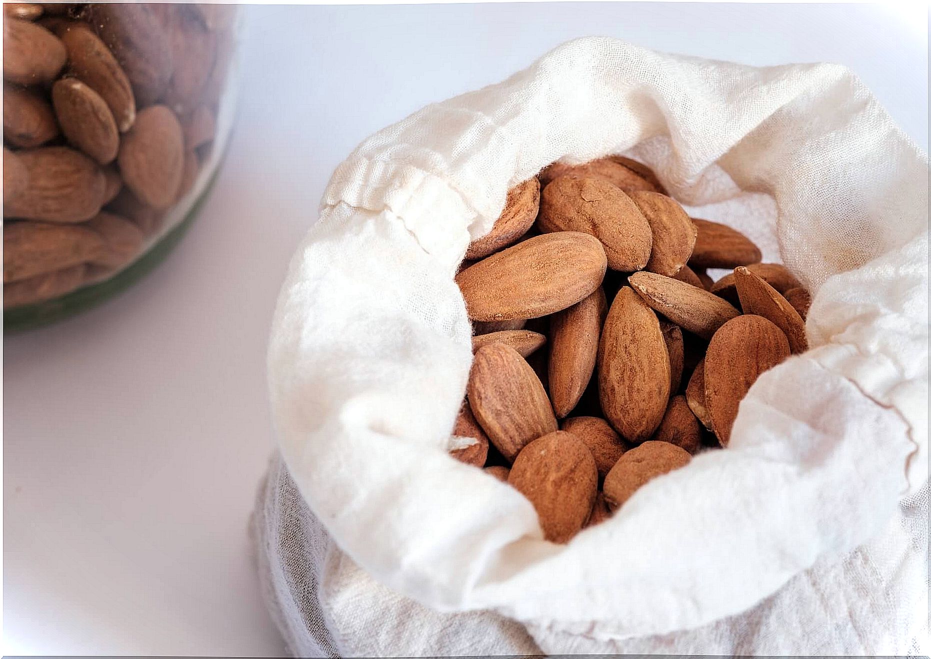 Almonds to add to the salmon to the orange.