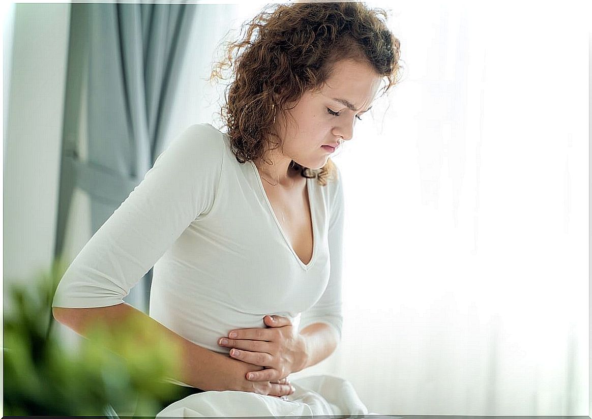 Woman with heavy menstrual bleeding using shepherd's purse.